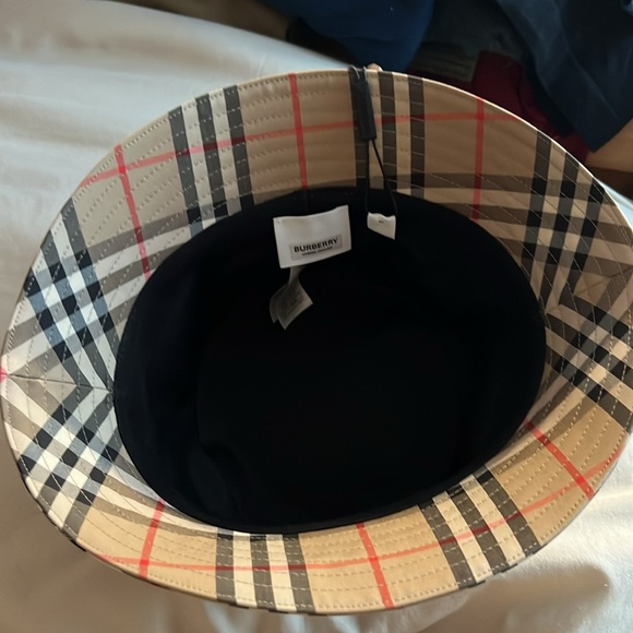 BNWT Ladies Burberry Bucket Hat - Picture 2 of 4